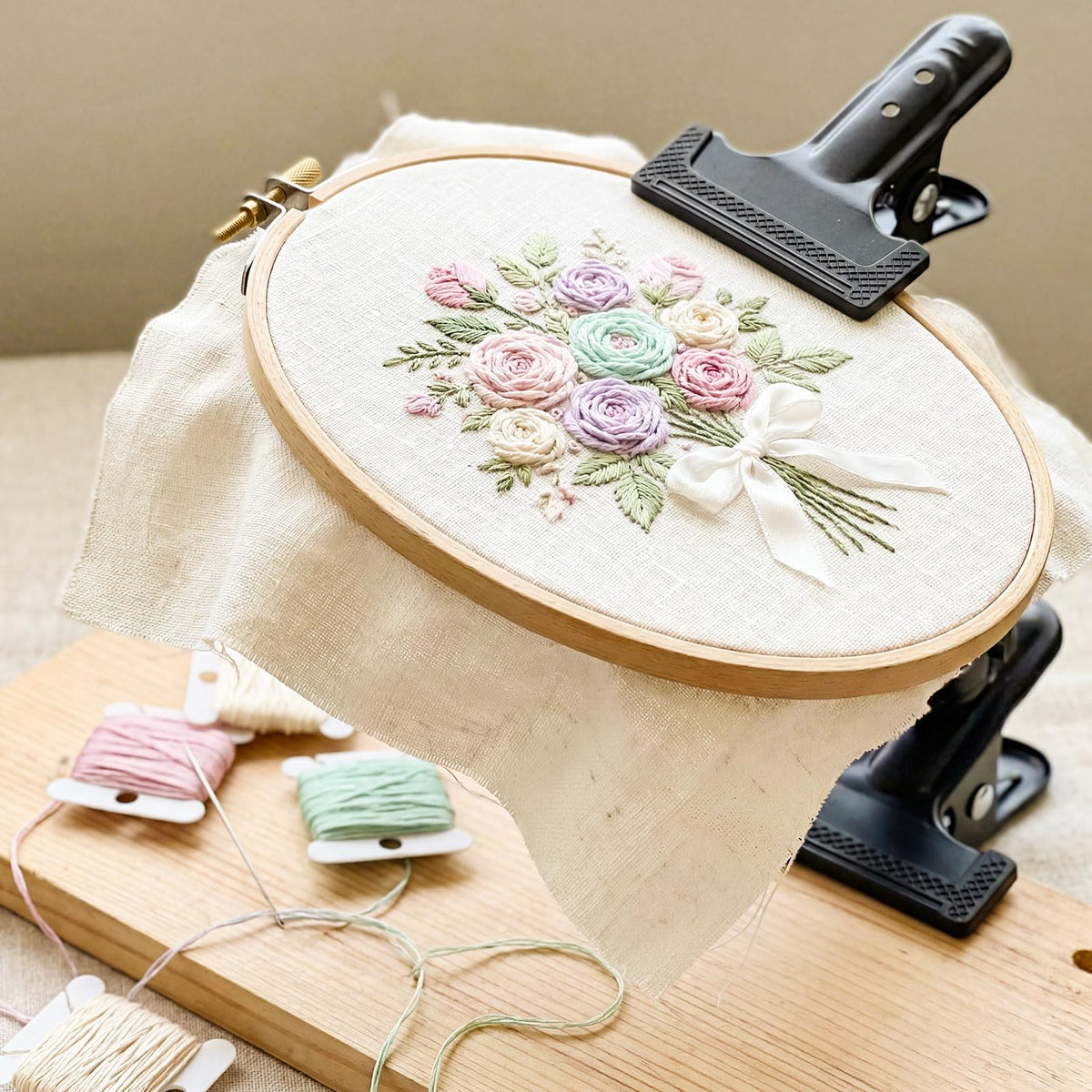 Portable Embroidery Hoop Stand Holder, Black Cross Stitch Hoop Holder, Adjustable 360° Rotated Cross Stitch Lap Stand for Most Sizes and Shapes of Embroidery Needlework Hoops