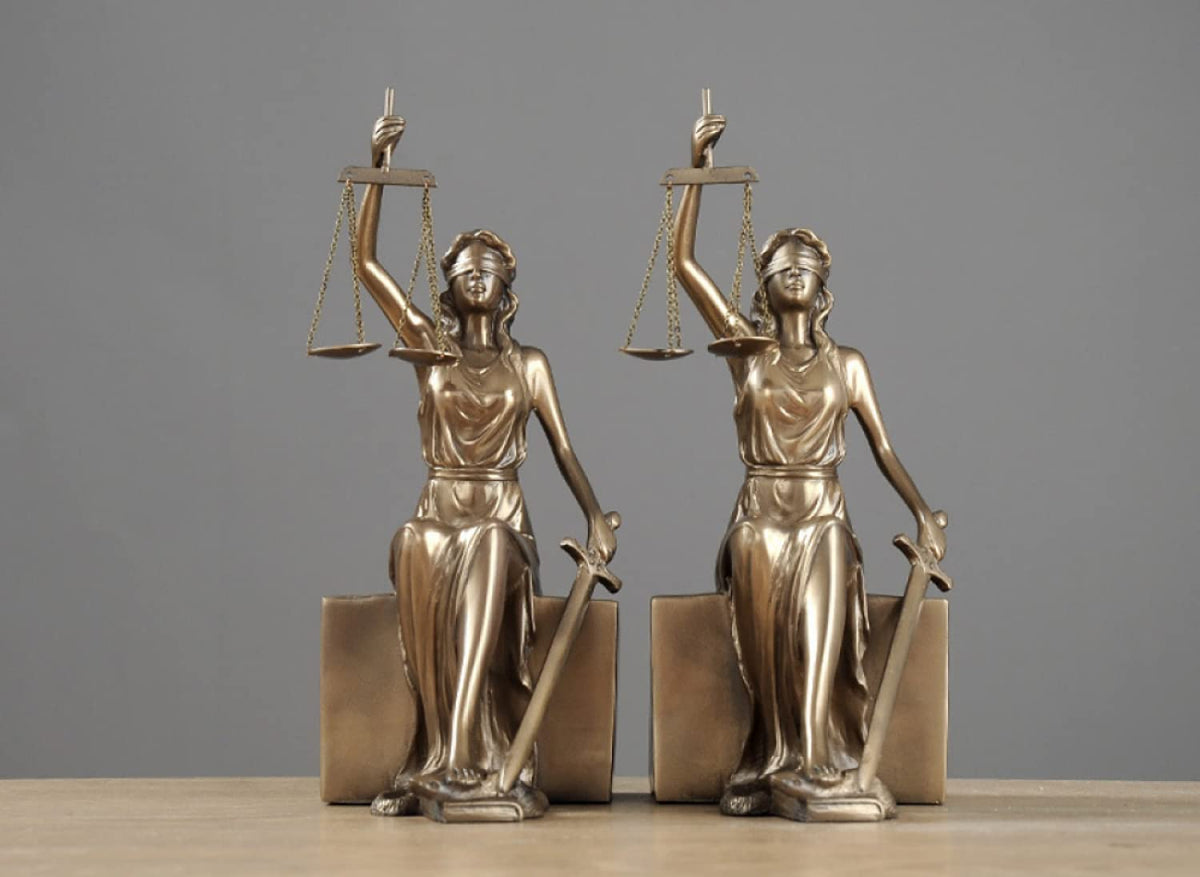 Thxsoon Lady Justice Statue Decorative Bookends Sculpture for Home and Office Decor, Perfect for Lawyers and Law Students - 10 x 5 x 4 inch (26 x 13 x 11cm)
