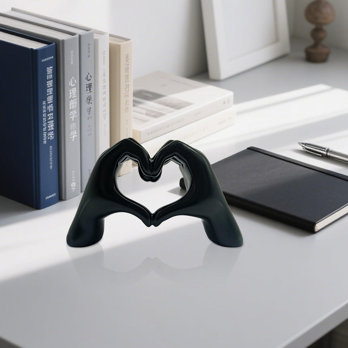 AWAIOY Black Heart Hands Sculpture Medium 6.9" Resin Love Statue, Modern Dark Aesthetic Shelf Decor for Teen Bedroom, Unique Romantic Figurine Gifts for Women Him Art