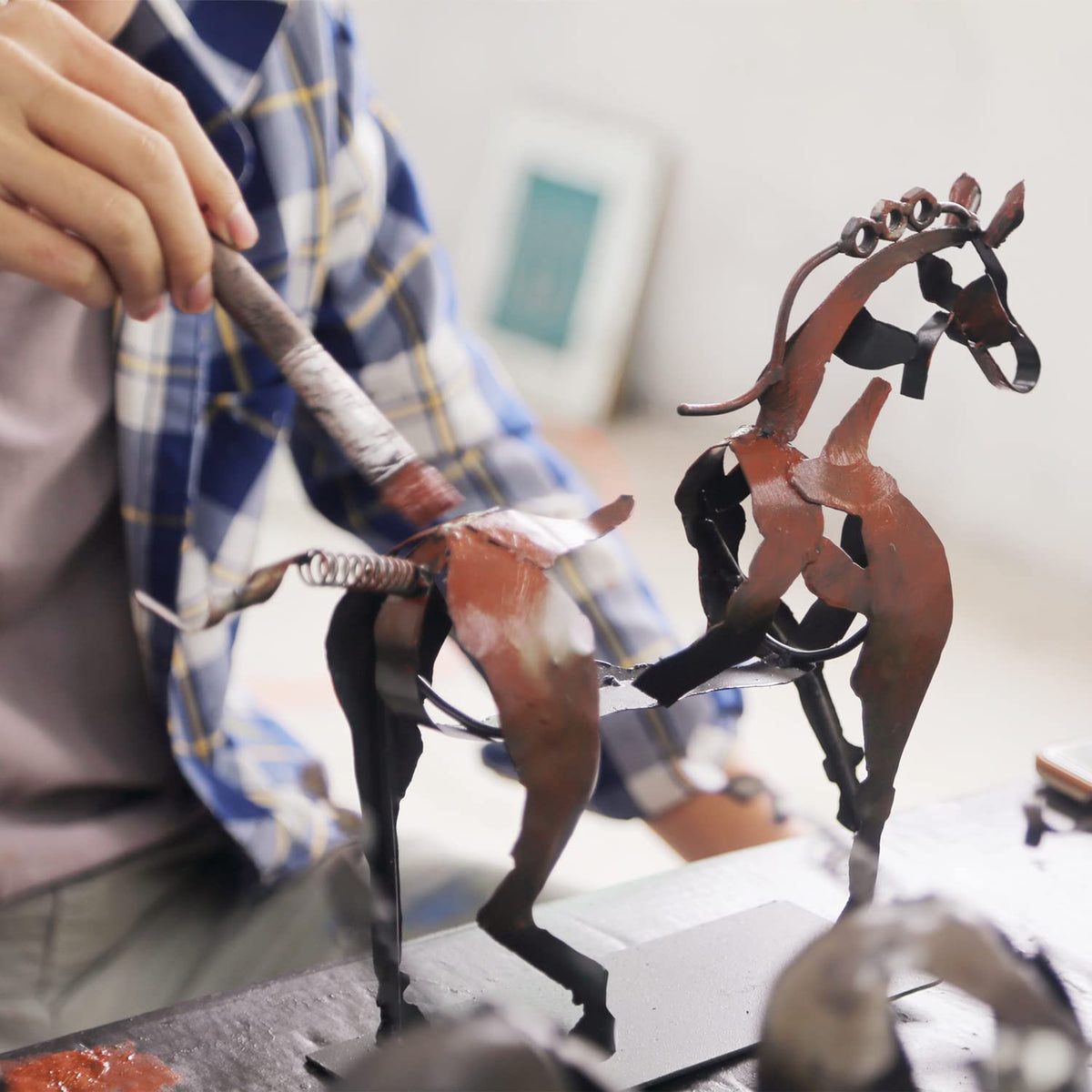 SunBlogs Art Handmade Horse Statue - Unique Rustic Decor for Office & Home - Hand-Painted Metal Sculpture - Perfect Handicraft Gift for Horse Lovers (Brown)