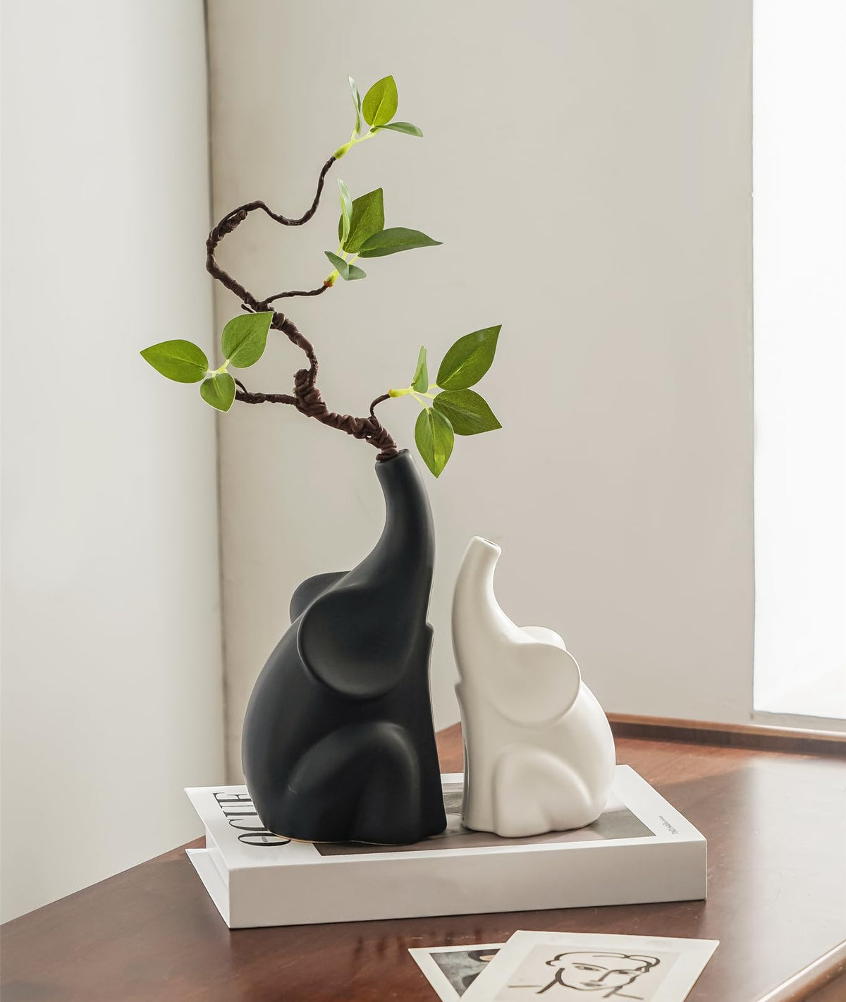 GZDDYUMYJX Loving Pair of Elephants,with Flower,Modern Ceramic Decor Statue,Good Luck Elephant,for Bookshelf Living Room Office Table Shelf Decorations.Gifts for Lover, Wife, Mother.
