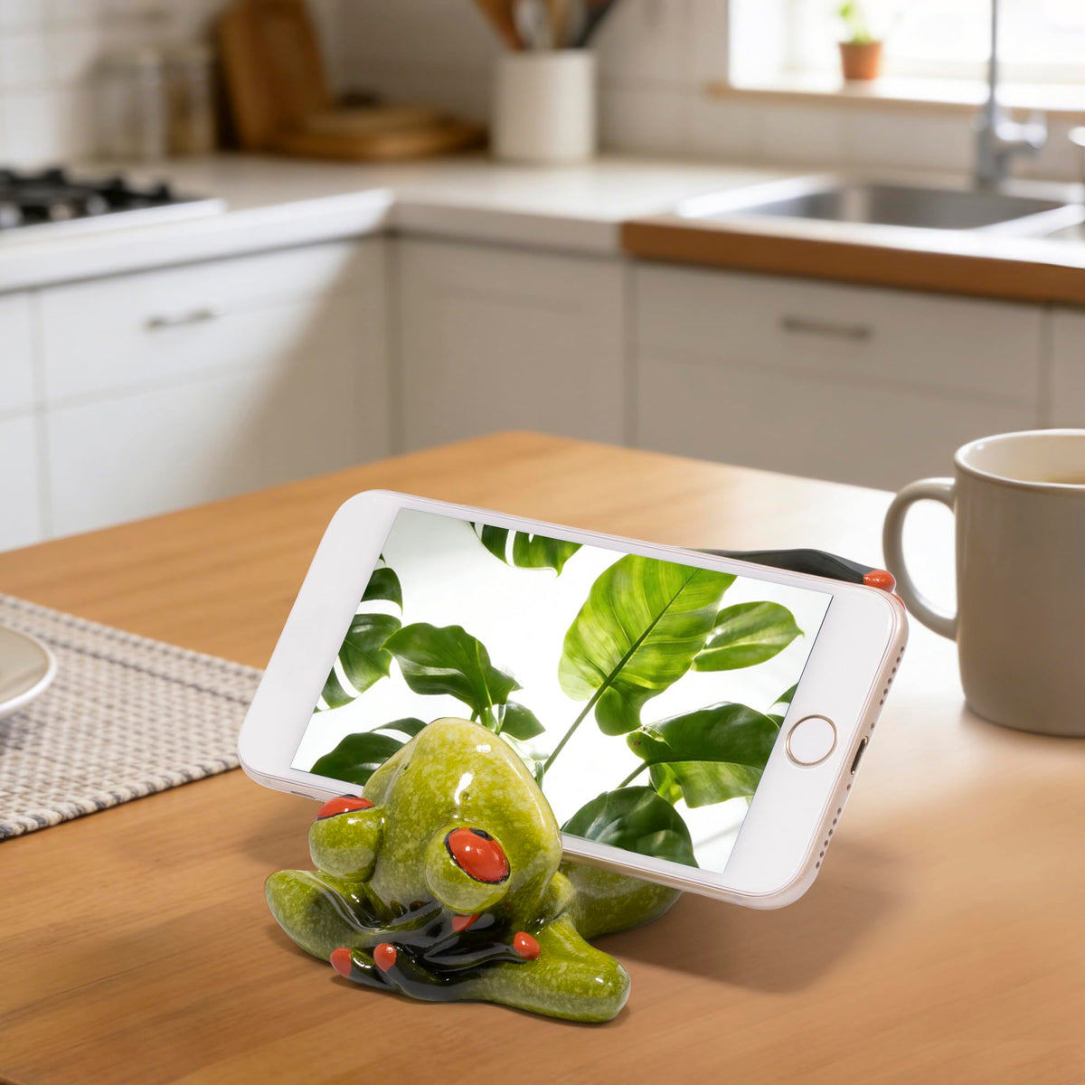 Hodao Cute Frog Phone Stand Holder for Desk – Ocean & Animal Figurine Phone Holder Decoration Unique Gift for Friends, Family, Office & Home Decor (Green-Frog)