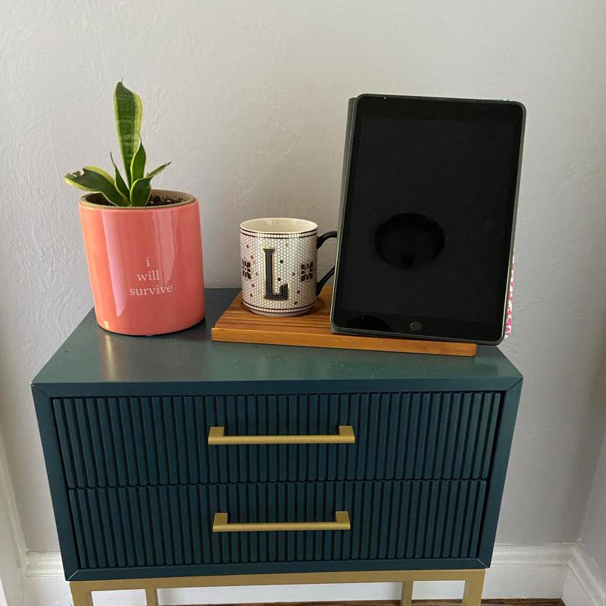 LITIVY Wooden Triangle Bookmark, Small Bookshelf with Drink Holder, Wood Book Reading Rest with Slotted, Book Corner Display Triangle Book Holder (Brown)