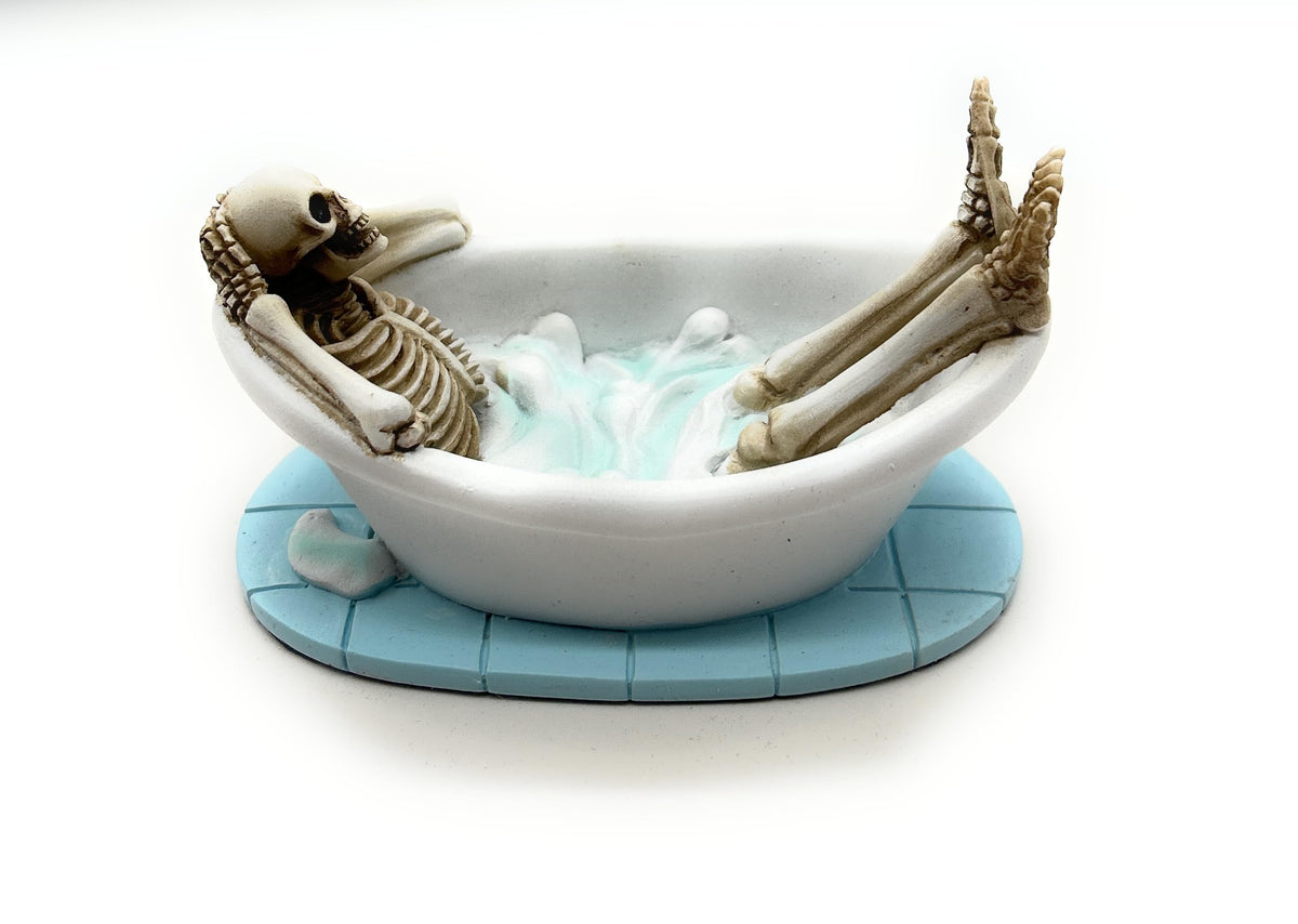 RUSTIX Skeleton in Bathtub Figurine - Gothic Bathroom Decor | Halloween Skeleton Statue | Funny Resin Skeleton Bath Figurine | Bubble Bath Skeleton Gift | Unique Gothic Bathroom Accessories