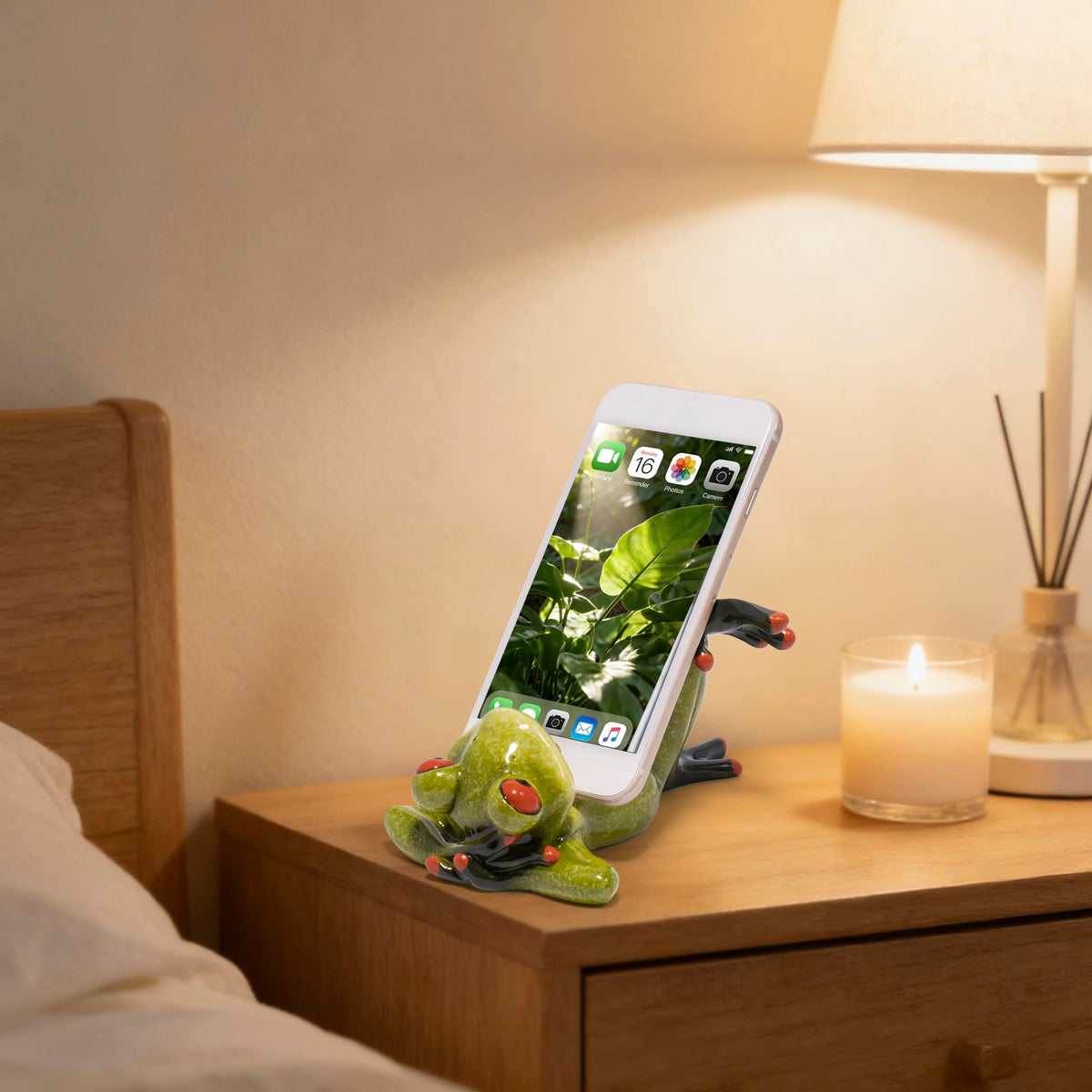Hodao Cute Frog Phone Stand Holder for Desk – Ocean & Animal Figurine Phone Holder Decoration Unique Gift for Friends, Family, Office & Home Decor (Green-Frog)