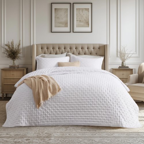 Bedsure King Quilt - Bright White Bedspread King Size & Lightweight Comforter, Modern Coverlet with Clover Pattern, Ultra Soft All-Season Bedding, 106 x 96 Inches