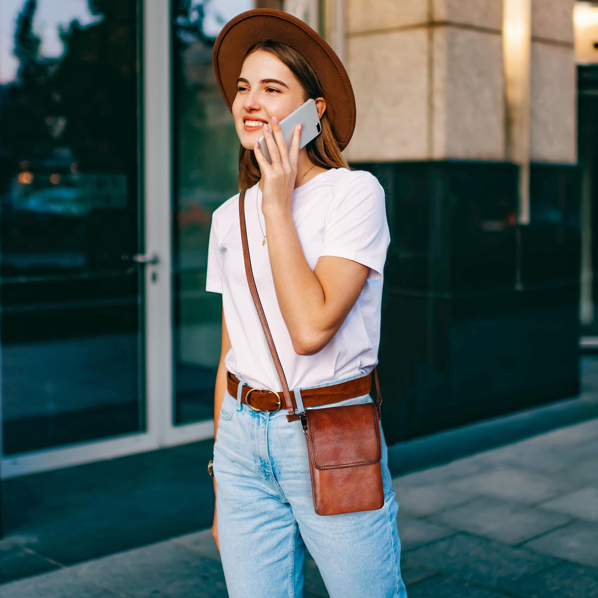 Iswee Brown Purse Leather Crossbody Bags for Women Anti-Theft Cell Phone Purse with Crossbody Strap Women’s Shoulder Bag(Brown)