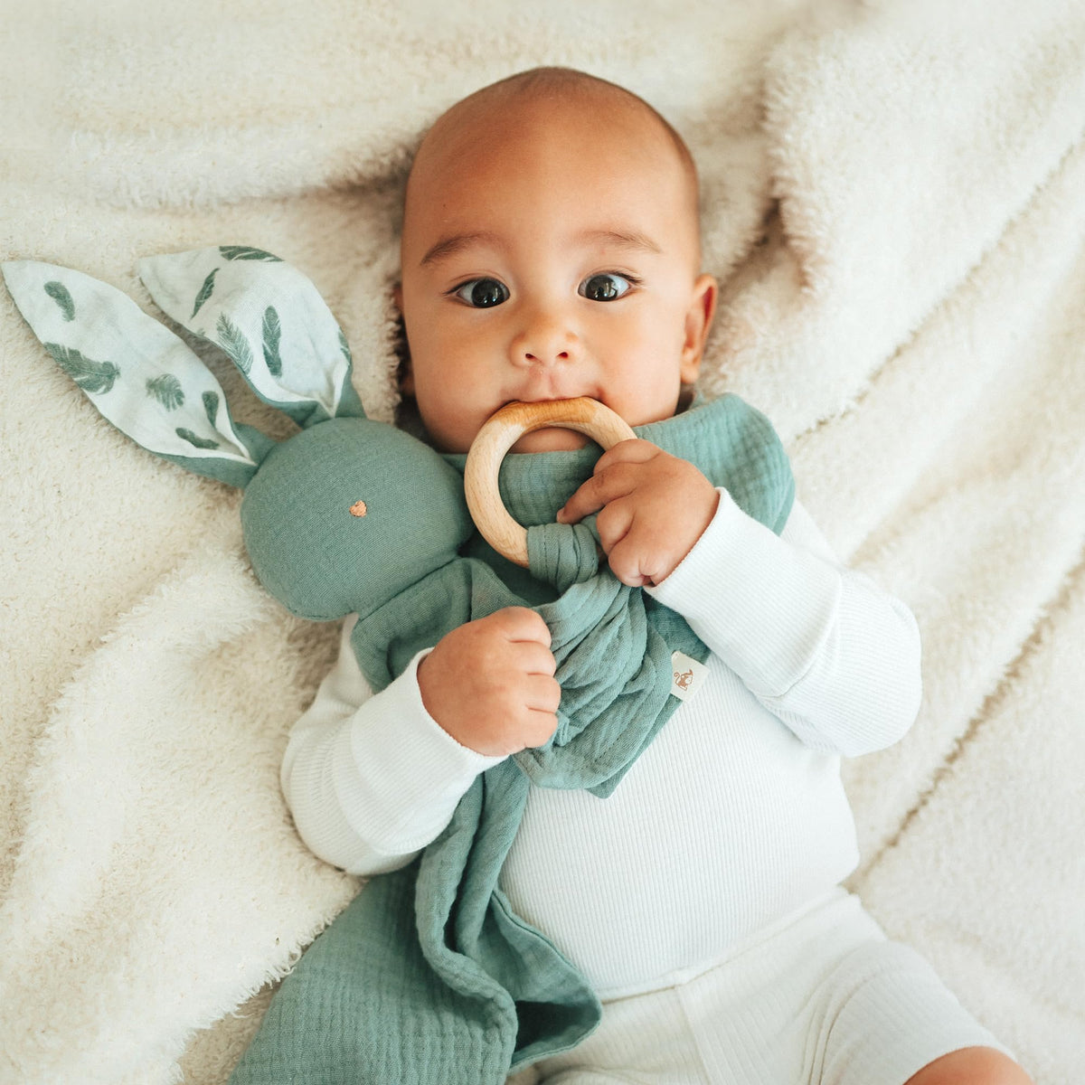 Mikito Organic Cotton Newborn Gift Box, Unisex Baby Gifts Including Muslin Lovey Comforter, Bandana Bib, Wooden Teether & Birth Announcement Sign