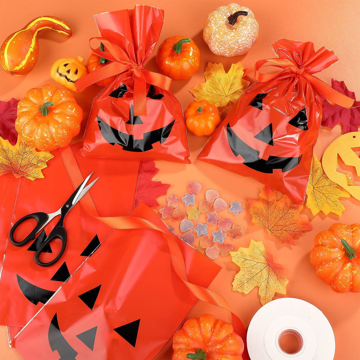 Tenare 100 Pcs Halloween Cellophane Pumpkin Treat Bags Jack O Lantern Orange Candy Bags Plastic Pumpkin Smile Goodies Gift Decor with Gold Twist Ties for Dessert Halloween Party Favors, 6 x 9 Inch