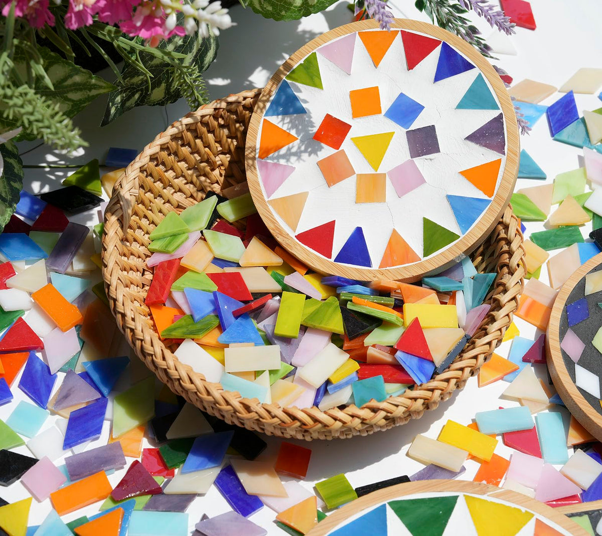 Lanyani Medium Size Glass Mosaic Tiles Pieces 1.3 Pounds Bulk, 400pcs Mixed Vibrant Color Stained Glass Pieces Tile for DIY Crafts Mosaic Making, Pre-Cut Tiles in 4 Shapes