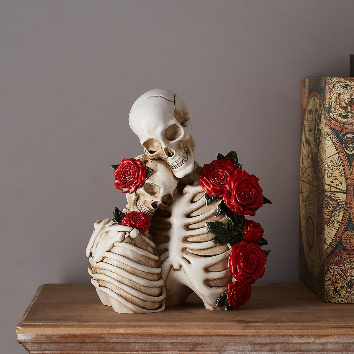 BANOMII Gothic Skeleton Couple Figurine Statues for Home Decor, Goth Wedding for Him and Her, Spooky Skull Sculpture Bedroom Decor for Couples, Oddities Halloween Decorations