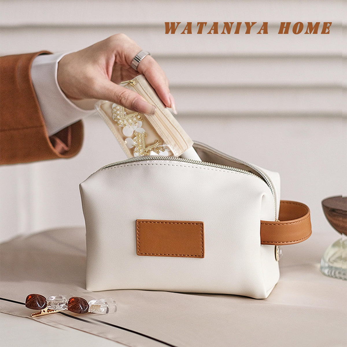 WATANIYA HOME Travel Jewelry Case, Small Travel Jewelry Box with 6 Velvet Jewelry Bag Mini Pouch, Portable Travel Jewelry Organizer for Rings Earrings Necklaces, Beauty Gifts for Women Girls (Beige)