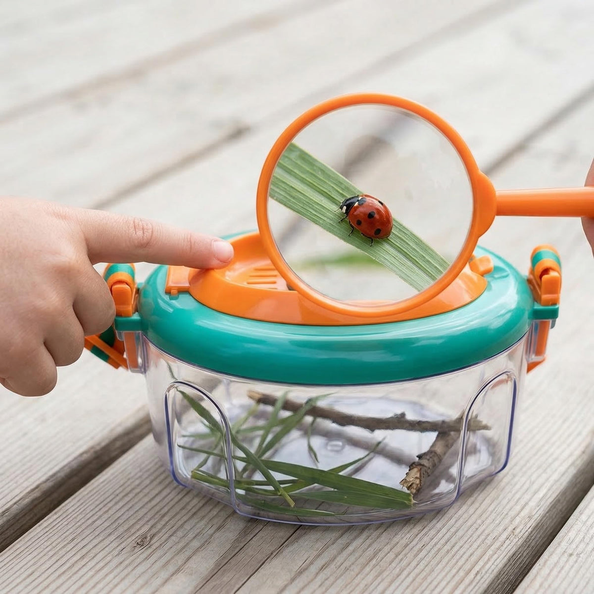 National Geographic Bug Catcher Kit for Kids - Kids Bug Habitat with Magnified Viewer, Bug Box, & Tweezers, Insect Habitat, Outdoor Toys, Bug Catching Kit, Bug Box (Orange 13 Pcs)