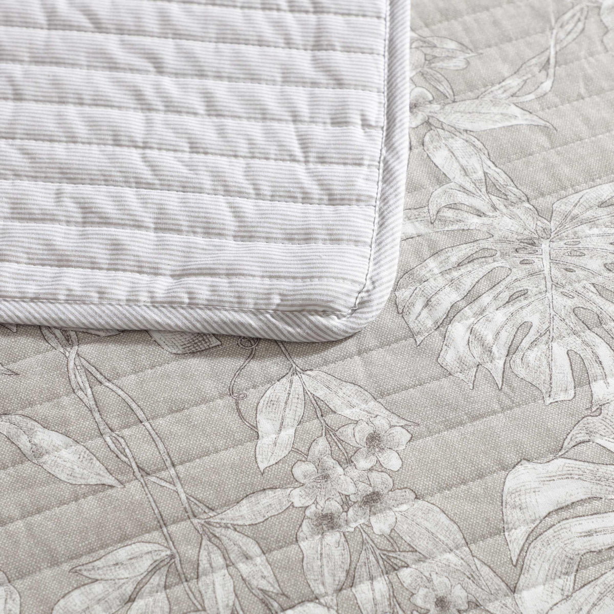 Tommy Bahama - Full/Queen Quilt Set, Lightweight and Breathable Bedding with Matching Sham(s), Super Soft Bedding Set (Jungle Toile Beige, Full/Queen)